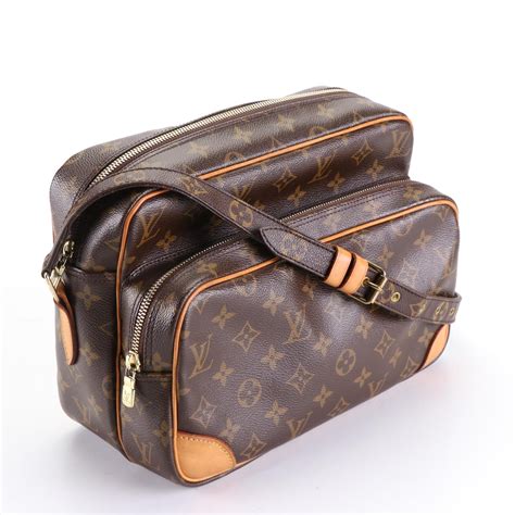 louis vuitton nile crossbody bag|Louis Vuitton logo.